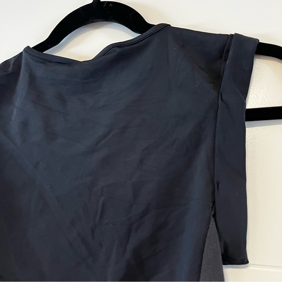 Beth Richards | Crop Top/ Bikini Top - Picture 10 of 14